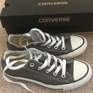Women’s charcoal converse!